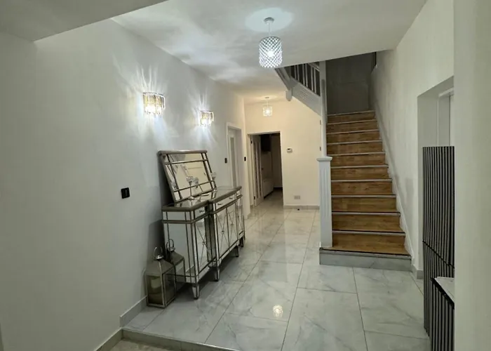 Elegant Estates Humble Abode Room 4